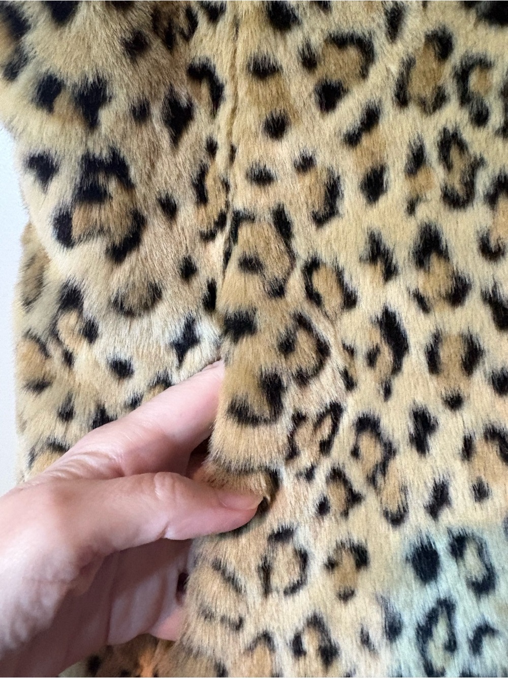 Kristen Blake Tan Animal Print Faux Fur Vest NWOT - Picture 3 of 7